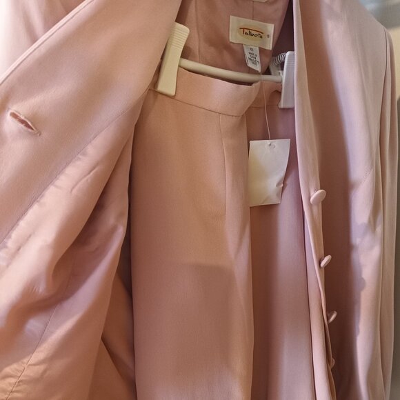 "Pure Silk" Talbots 12 Pink Suit set including top jacket and bottom - Picture 14 of 16